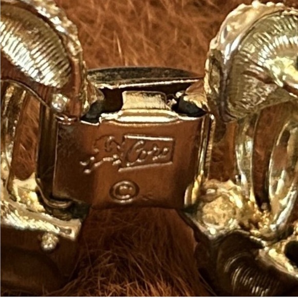 VINTAGE CORO GOLD PLATED SIGNED BRACELET - Picture 8 of 8
